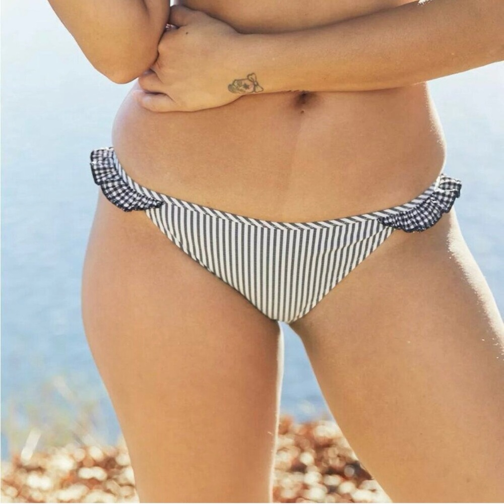 Aerie Seersucker Ruffle Bikini‎ Bottom Black White Striped Feminine Size M NEW